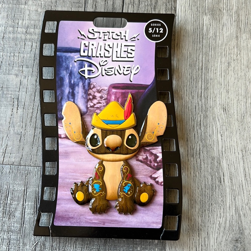 Stitch Crashes Disney Pin - Pinocchio Movie (LIMITED EDITION) - Picture 1 of 4
